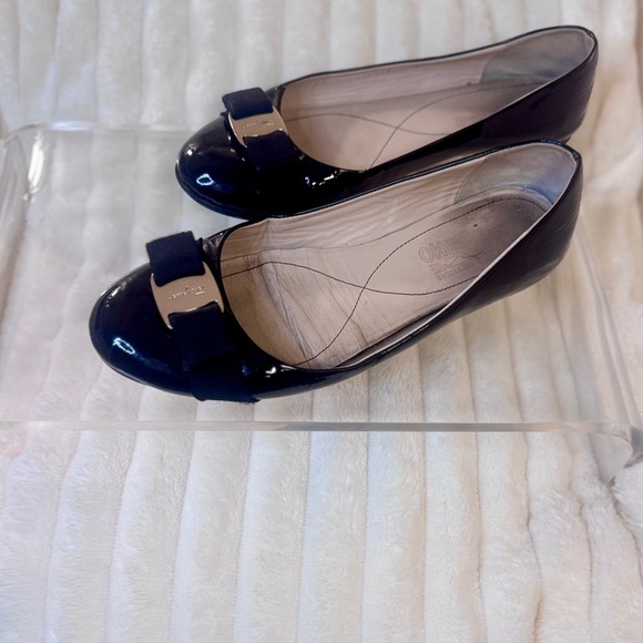 Salvatore Ferragamo Black Patent Flats with Bow - Picture 5 of 6